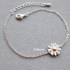 Daisy flower bracelet, Flower girl gift, Wedding bracelet, Flower bracelet, Mothers day gift, bridesmaid gift, Birth flower, Engraved