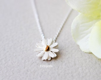 Daisy pendant necklace in silver, Daisy necklace, Wedding necklace, Bridesmaid gift, Flower girl necklace, Bridesmaid necklace