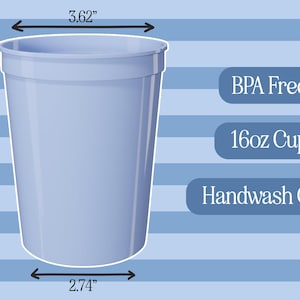 Peut inclure: Un gobelet en plastique bleu clair d'une capacit&eacute; de 473 ml. Le gobelet pr&eacute;sente un diam&egrave;tre sup&eacute;rieur de 9,19 cm, un diam&egrave;tre de base de 6,96 cm et une hauteur de 11,07 cm. Le texte indique BPA Free, 16oz Cup et Handwash Only.