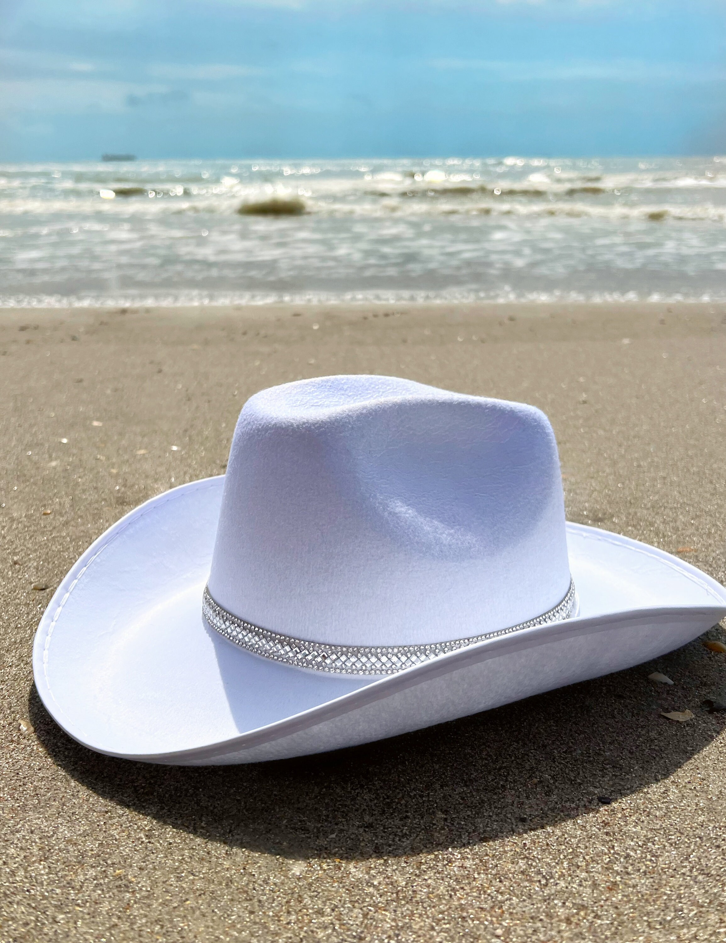Bride Cowboy Hat: Rhinestone Cowgirl Bachelorette Party Gift  display picture 1