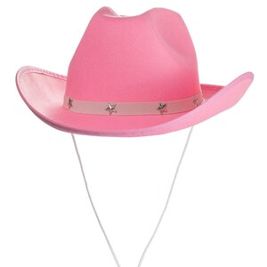 K&ouml;nnte beinhalten: Ein rosa Cowboyhut mit silbernem Sternensaum und einem wei&szlig;en Kinnriemen.