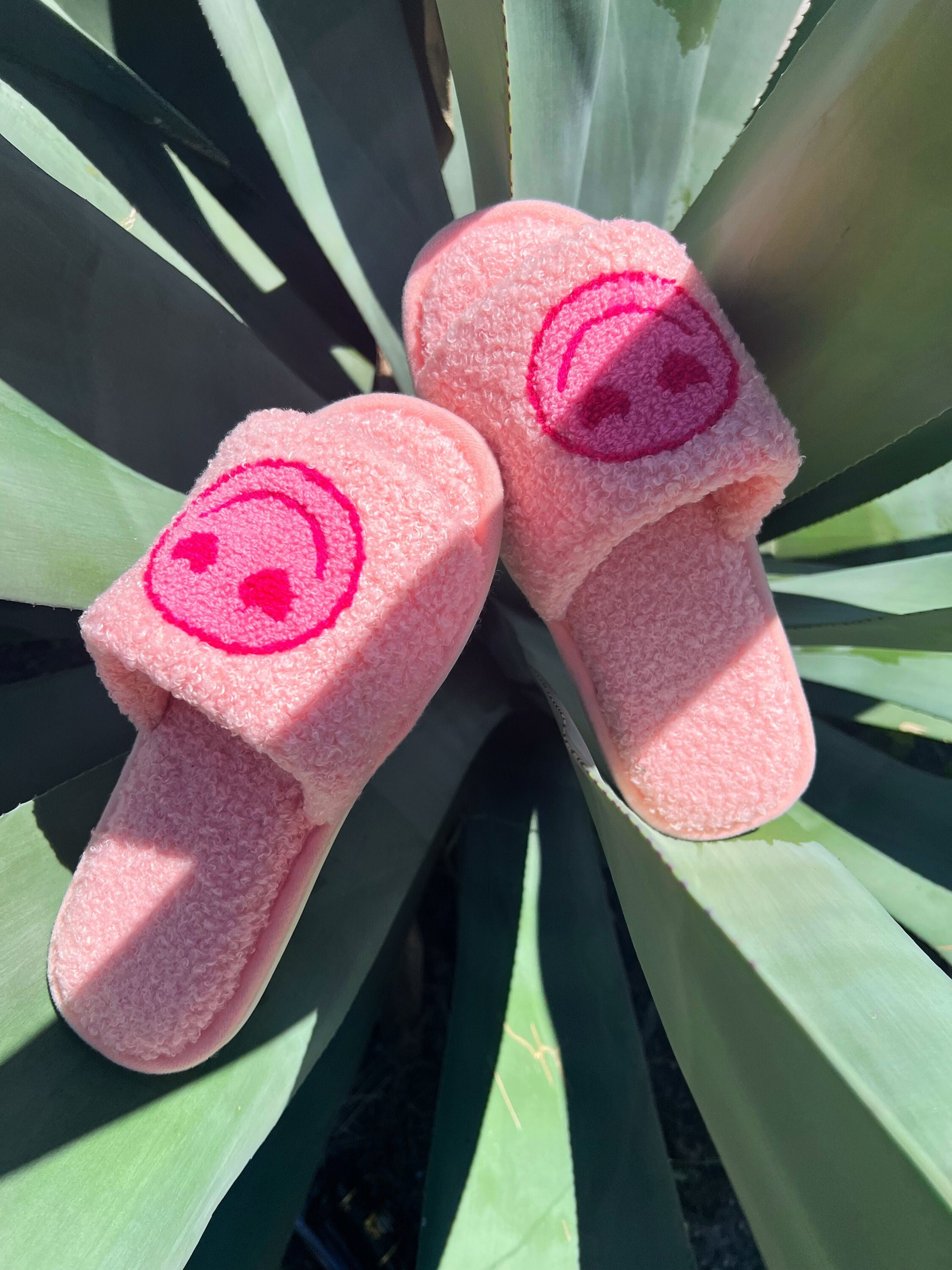 Fuzzy flip flop house deals shoes