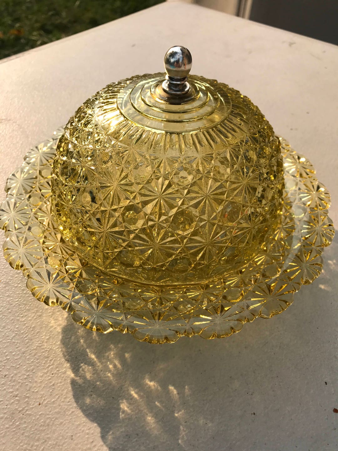Daisy & Button Yellow Glass Butter Dish/ Cheese Keeper /w Silver Knob