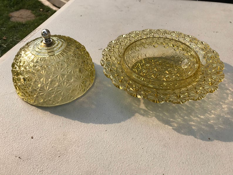 Daisy & Button Yellow Glass Butter Dish/ Cheese Keeper /w Silver Knob