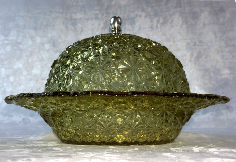 Daisy & Button Yellow Glass Butter Dish/ Cheese Keeper /w Silver Knob