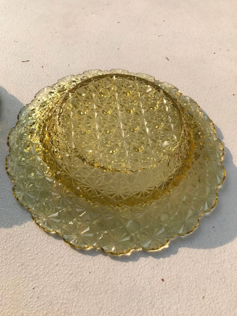 Daisy & Button Yellow Glass Butter Dish/ Cheese Keeper /w Silver Knob