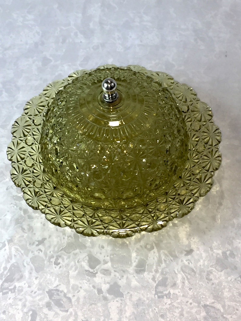 Daisy & Button Yellow Glass Butter Dish/ Cheese Keeper /w Silver Knob
