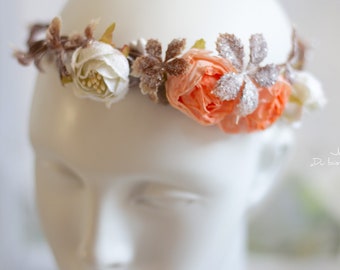 Romantischer Braut Haarschmuck für eine Winterhochzeit . flower crown . bridal flower headpieces . winter wedding hair jewelry . hair wreath