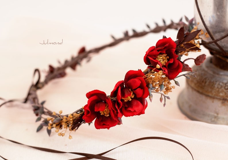 Bandeau rustique avec des roses rouges Couronne de fleurs Accessoires de cheveux de mariée Couronne de cheveux Roses Rouge Fleurs de la couronne elfique Couronne de cheveux de mariage image 7