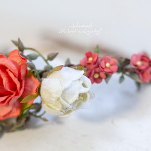 Romantici accessori per capelli da sposa boho. Corona di fiori rossa . Corona di capelli Oktoberfest . Accessori per capelli Matrimonio . Corona di fiori damigella d&#39;onore. Corona elfica
