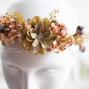 Romantischer Haarkranz für eine Boho Braut . Blumenkranz Haare . Haarschmuck Hochzeit . Haarkranz mit Blumen  Elfenkrone . Haarschmuck Braut
