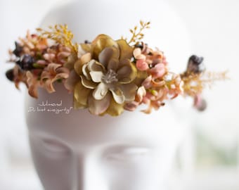 Romantischer Haarkranz für eine Boho Braut . Blumenkranz Haare . Haarschmuck Hochzeit . Haarkranz mit Blumen  Elfenkrone . Haarschmuck Braut