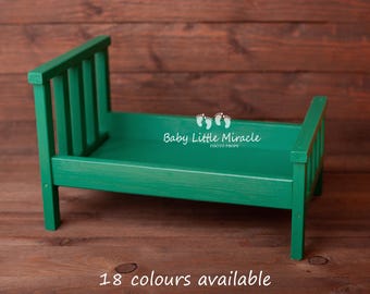 Cama rústica de madera verde para recién nacidos, accesorio fotográfico hecho a mano