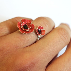 Silver poppy ring