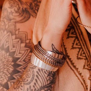 Thin bracelet