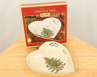 Tray / dish / bowl || Vintage solid ceramic/porcelin || Bowl in the shape of a heart || Christmas tree in the middle || Heart shape