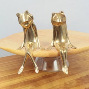 2 Happy frog miniatures / statues / sculptures / figurines || Vintage solid brass || Frog couple / Frogs in Love || Set of two frogs