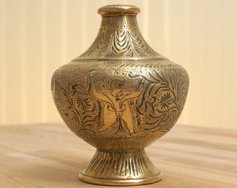 Vase || Floral pattern || Vintage solid brass || handmade engravings