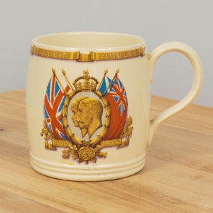 Mug / Cup || The Queen&#39;s Silver Jubilee 1910-1935 || George V and Queen Mary || Solian Ware Soho Pottery ltd Cobridge England || Vintage