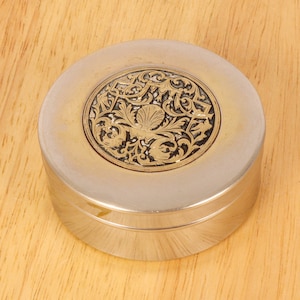 Rounded box with lid || Vintage silver plated on brass || Victorian time  themed style