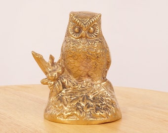 Owl sculpture / figurine / paperweight || vintage solid brass || Quite heavy