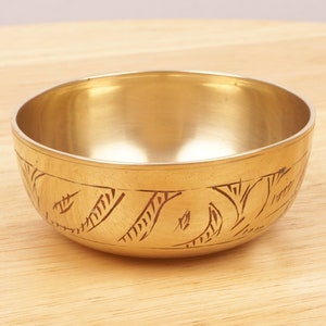 Bowls / trays || Vintage solid brass || Abstract Floral design