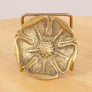 Piatto / vassoio / piatto in ottone pesante 7 cm // Ottone massiccio vintage // Motivo floreale / Design // Potrebbe essere usato come fermacarte