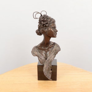 Bronze women sculpture / girl figurine || Vintage bronze lady