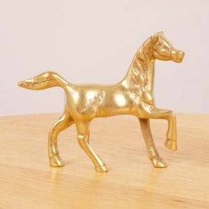 Horse Statue / horse figurine  || Vintage solid brass horse