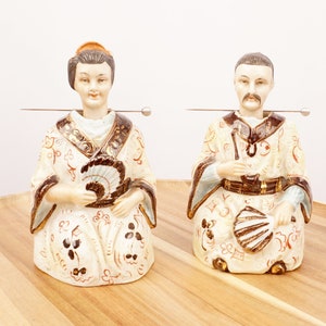 2 ceramic moving heads / figurines /  sculptures || Vintage porcelain Nodders || Asian design / Japan  traditional costumes
