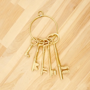 Key set || Brass ring holder || Set of five || Vintage solid brass