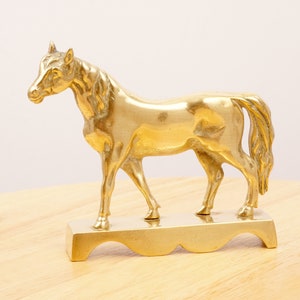 Horse figurine /  Sculpture / Decor || Vintage solid brass horse on a brass base