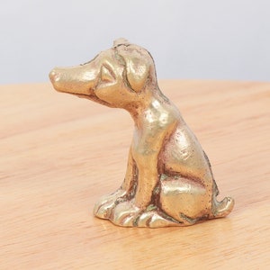 Estatua de escultura de perro cómico // Estatuilla de perro de latón macizo vintage // Perro sentado