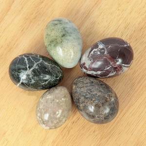 5 Polished marble onyx eggs || Vintage || Different colours and sizes || Black, Brown, Grey, Light brown, Dark grey || Set of five