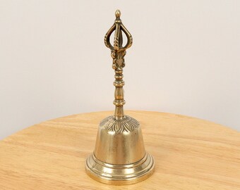Vintage Royal Design Glocke || Königin Kopf Griff