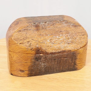 Wooden box with a lid || vintage solid wood box made of reclaimed oak roofing timber || Nature design