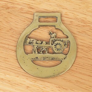 Horse pulling carriage horse Badge / Horse Brass / Tack || Horse design || Vintage solid brass || Home decor