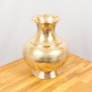 Large brass vase  || Hammered ornaments || Vintage solid brass vase || Handmade brass vase
