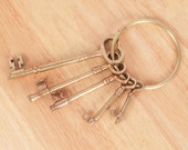 Key set held together with a brass ring holder Vintage solid brass 5 keys