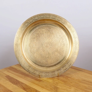 35.4 cm Plate / Dish / Tray || Vintage Brass || abstract Arabic pattern