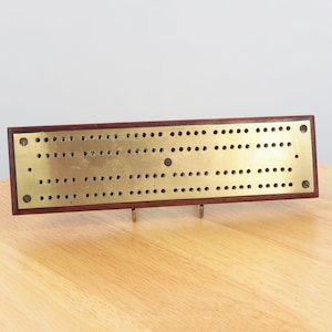 Spelpuntenteller || Vintage massief messing bord op houten sokkel || Cribbagebord || Spelaccessoire / puntenteller