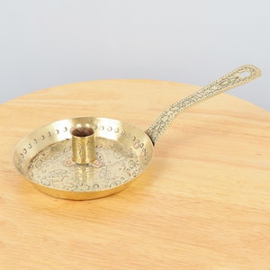 Handgemachter Kerzenhalter / Kerzenhalter || Pfannenform || Blumenmuster || Vintage Kerzenhalter aus massivem Messing