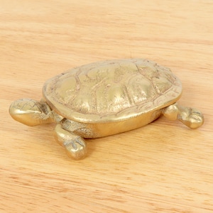 Tortuga de caja de latón macizo / escultura // joyero decorativo // se puede utilizar como cenicero / caja de anillos / bandeja de pines