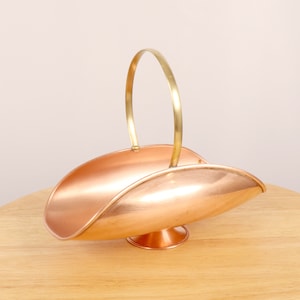Tray / candy dish / basket || Vintage solid copper || Brass handle || elevated on round stand