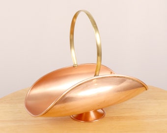 Tray / candy dish / basket || Vintage solid copper || Brass handle || elevated on round stand