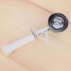 Bonny prod.co Ice-cream Scoop / spoon  || vintage metal and plastic || Made in USA