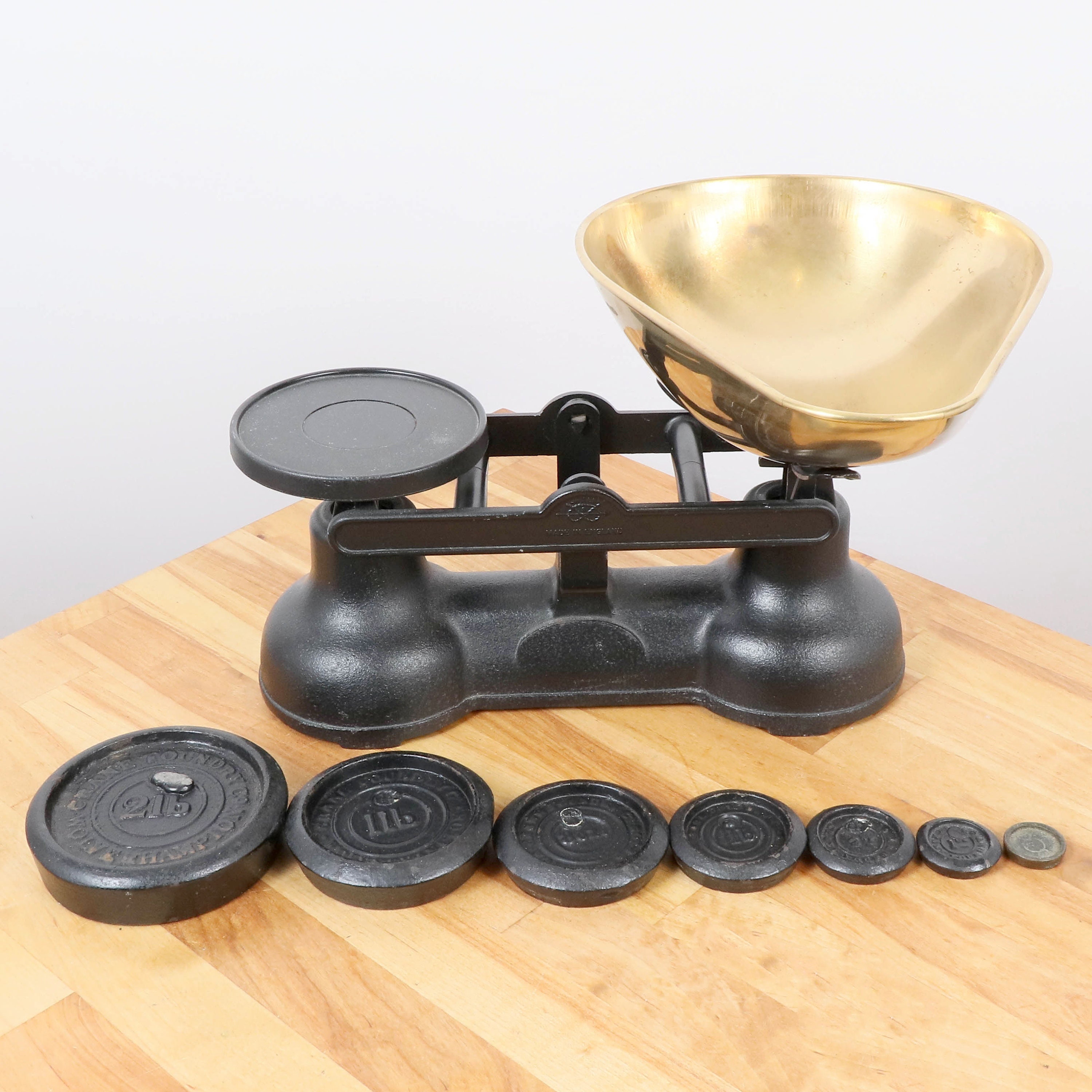 Traditional kitchen 2025 scales with weights
