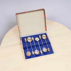 Juego de cucharillas vintage EPNS / Cucharas de cardo escocés en caja de cartón original / Juego de 6 cucharas plateadas / Coleccionable de mediados de siglo
