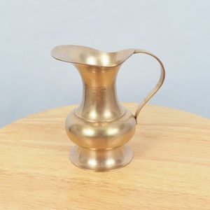 Small but heavy pitcher / jug || Vintage solid brass