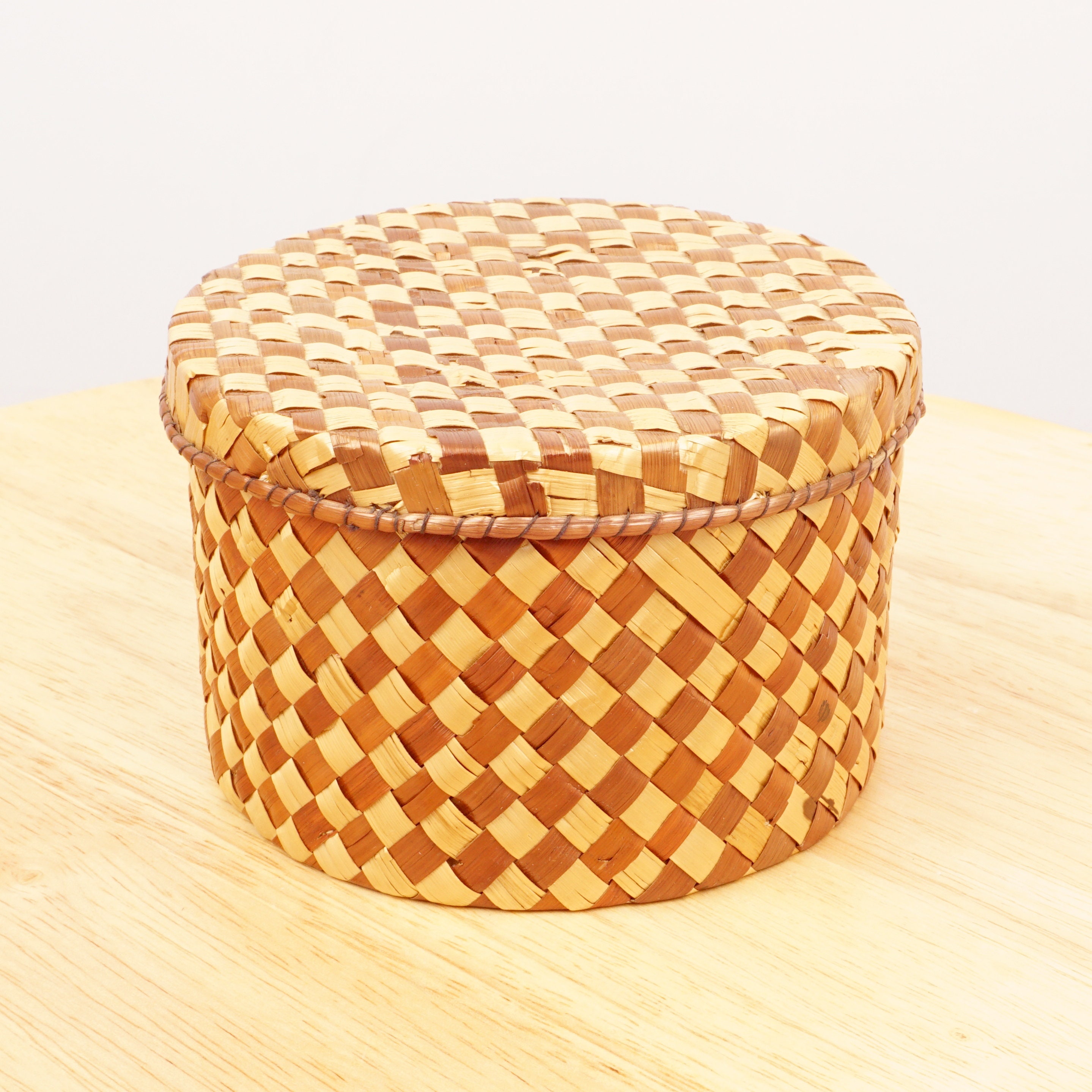 X1Braided / straw box with a lid light dark brown Etsy